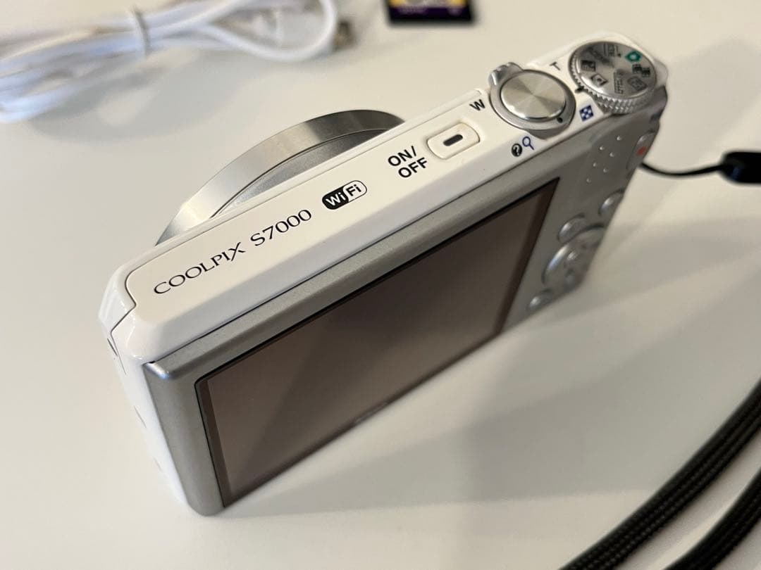 Nikon Compact Digital Camera Coolpix S7000 Sd 8Gb