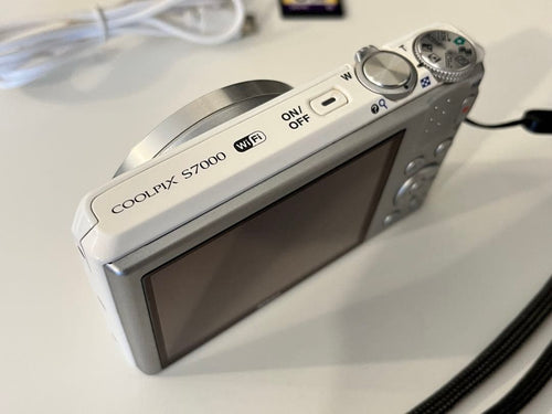 Nikon Compact Digital Camera Coolpix S7000 Sd 8Gb