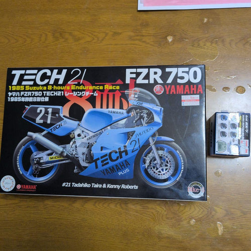 Motorcycles 1/12 Fzr750 Tech21 85