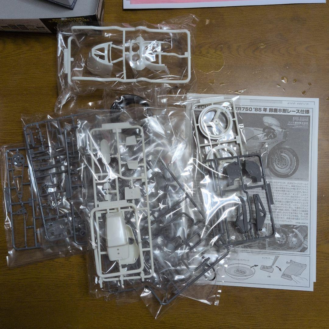 Motorcycles 1/12 Fzr750 Tech21 85