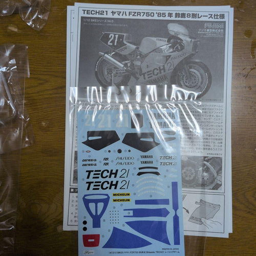 Motorcycles 1/12 Fzr750 Tech21 85