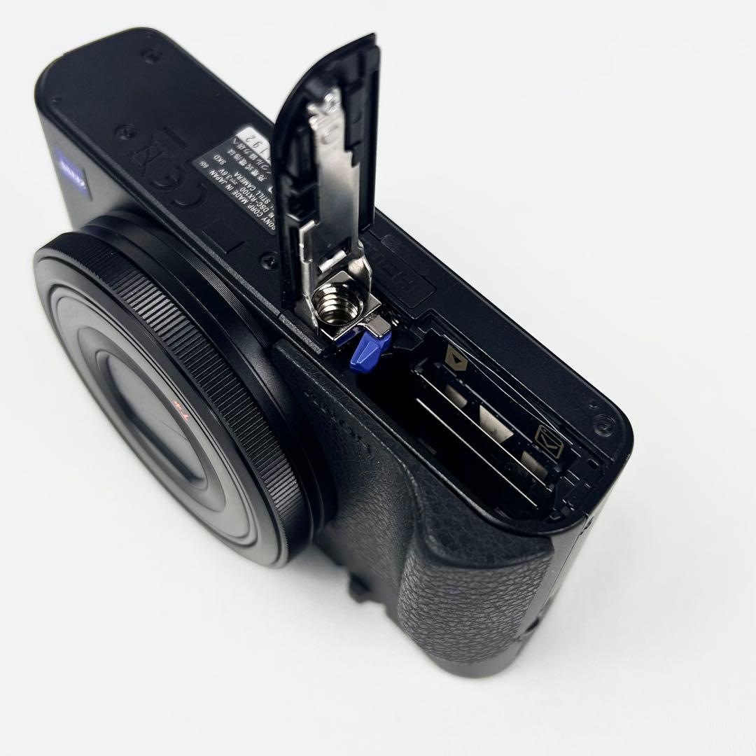 Sony Compact Digital Camera Dsc-Rx100
