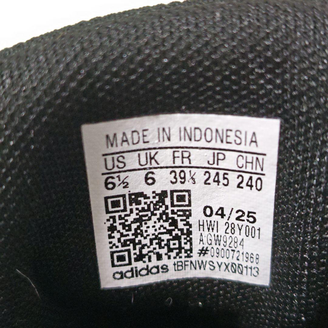 Adidas Sneakers