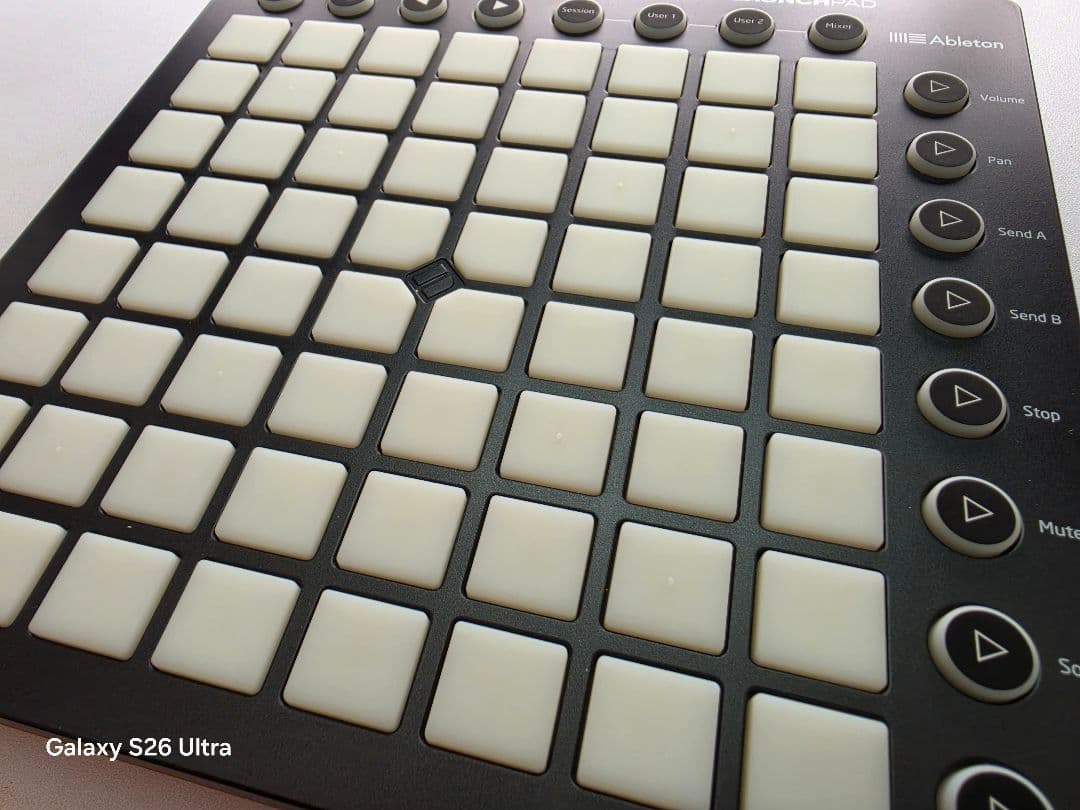 Midi Keyboards Pads Novation Launchpad Mk2