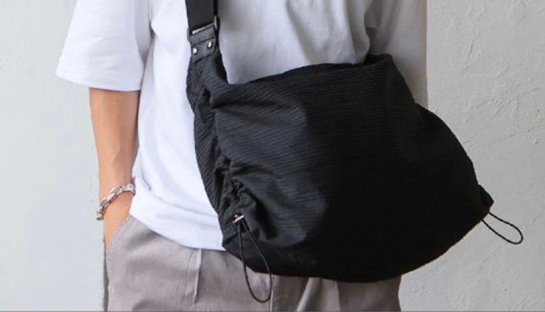Vitafelice Shoulder Bag