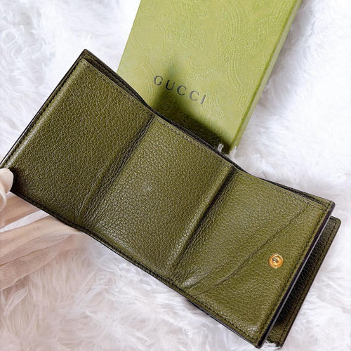 Gucci Trifold Wallets 3