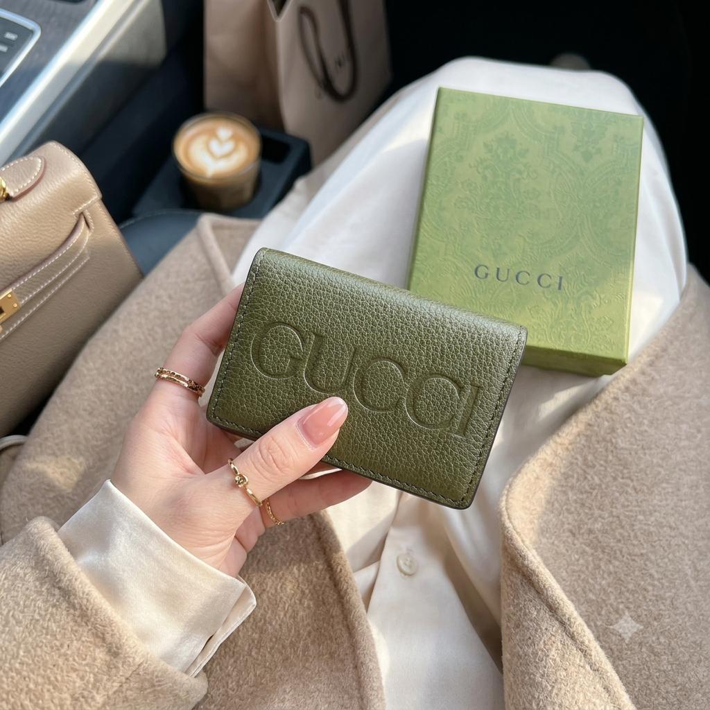 Gucci Trifold Wallets 3