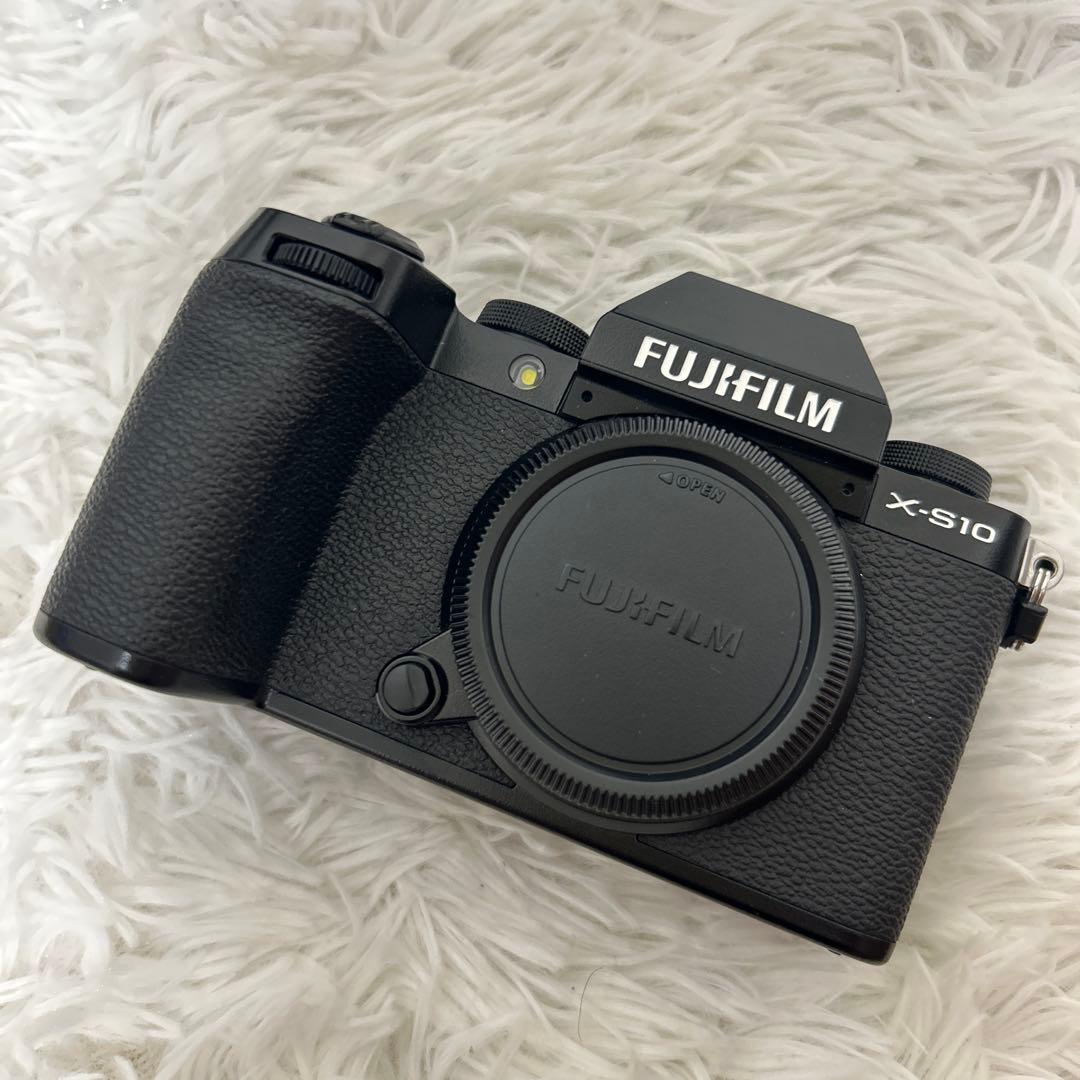 Fujifilm Mirrorless Interchangeable Lens Cameras X-S10