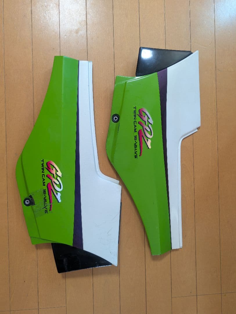 Kawasaki Side Covers Gpz900R A10