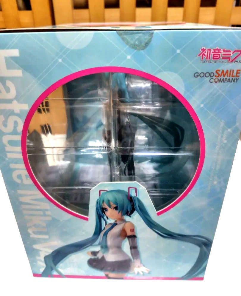 Good Smile Company Game Character Hatsune Miku V4X 1/8