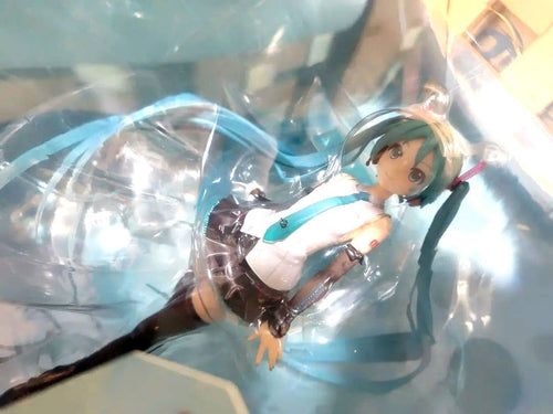 Good Smile Company Game Character Hatsune Miku V4X 1/8