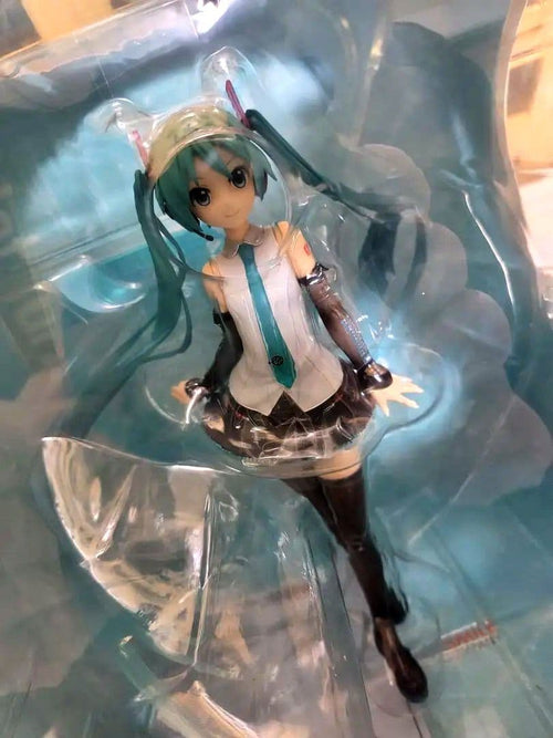 Good Smile Company Game Character Hatsune Miku V4X 1/8