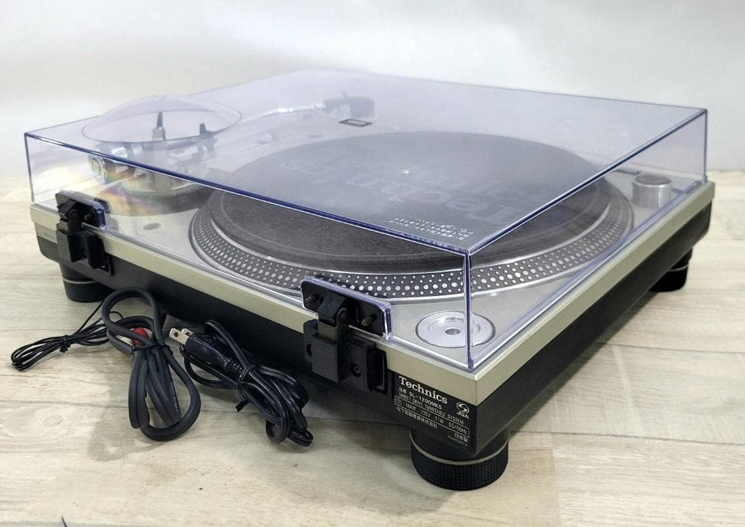 Technics Turntable D.D. Sl-1200Mk5
