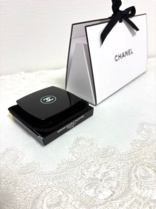 Espejos Chanel Mano