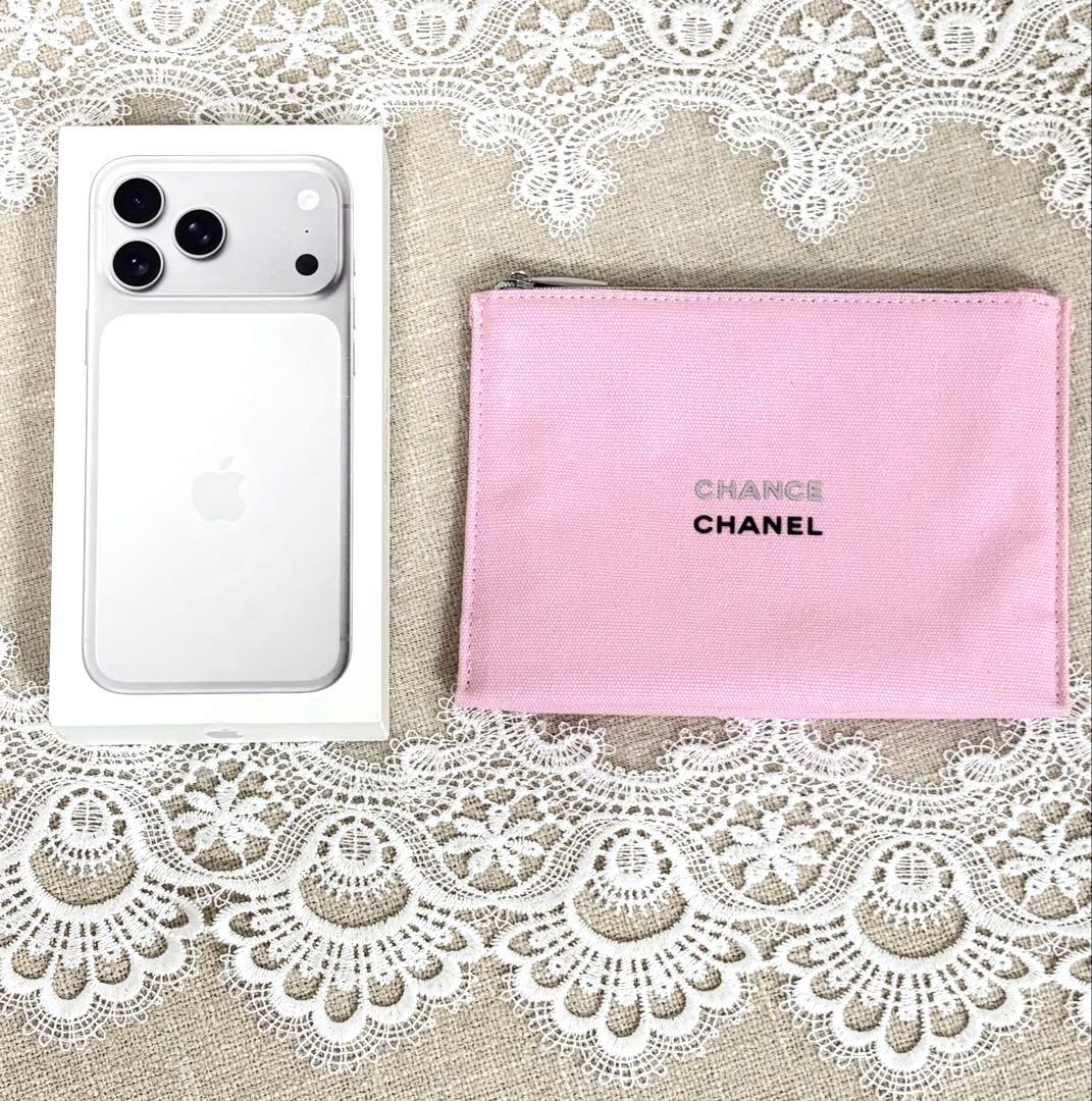 Espejos Chanel Mano