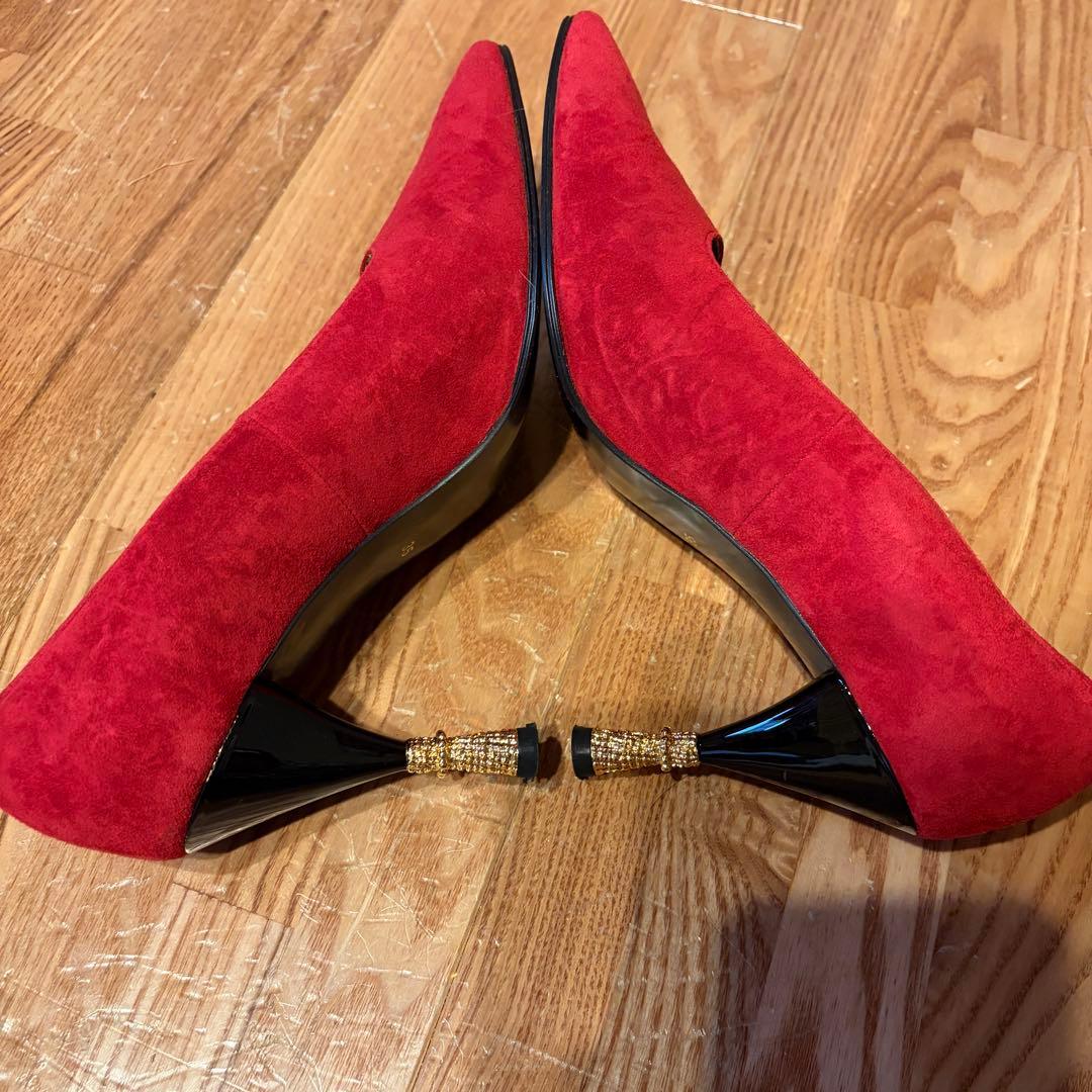 Yves Saint Laurent High Heel Pumps