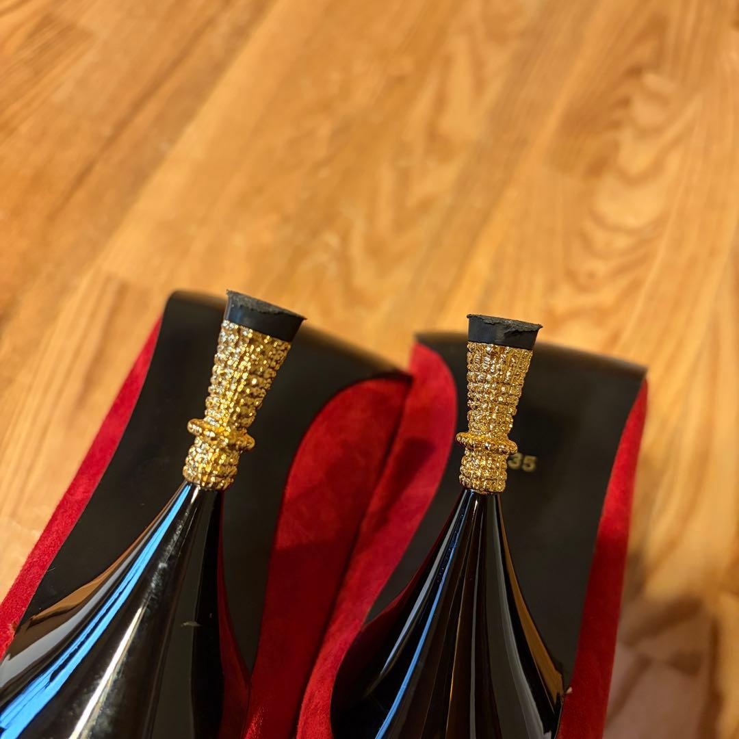 Yves Saint Laurent High Heel Pumps