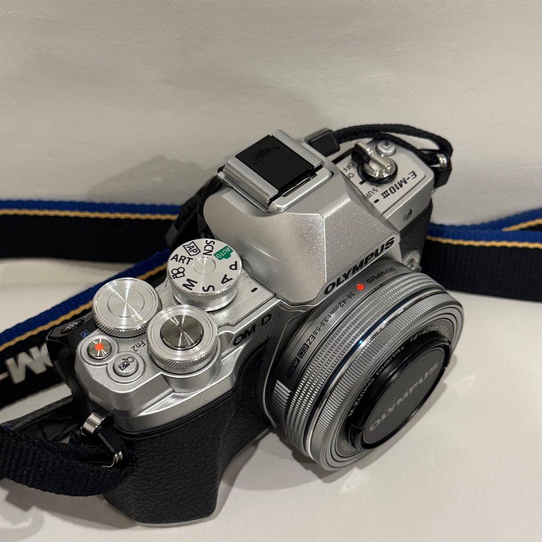 Olympus Slr Camera (Film) Omd Em10 Mark Iii 2775