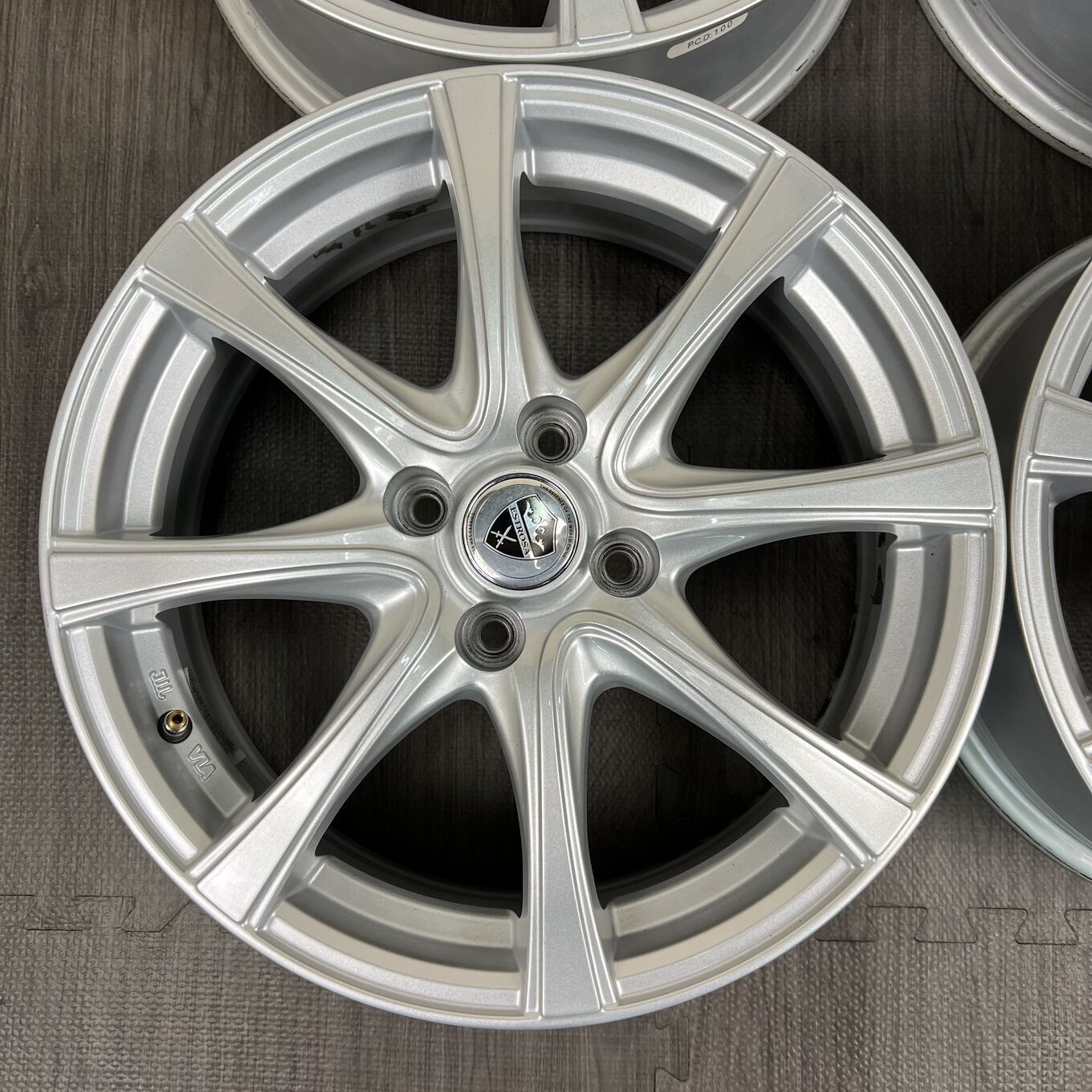 Hot Stuff 16 Inches Estrosa 4X100 #441D40925