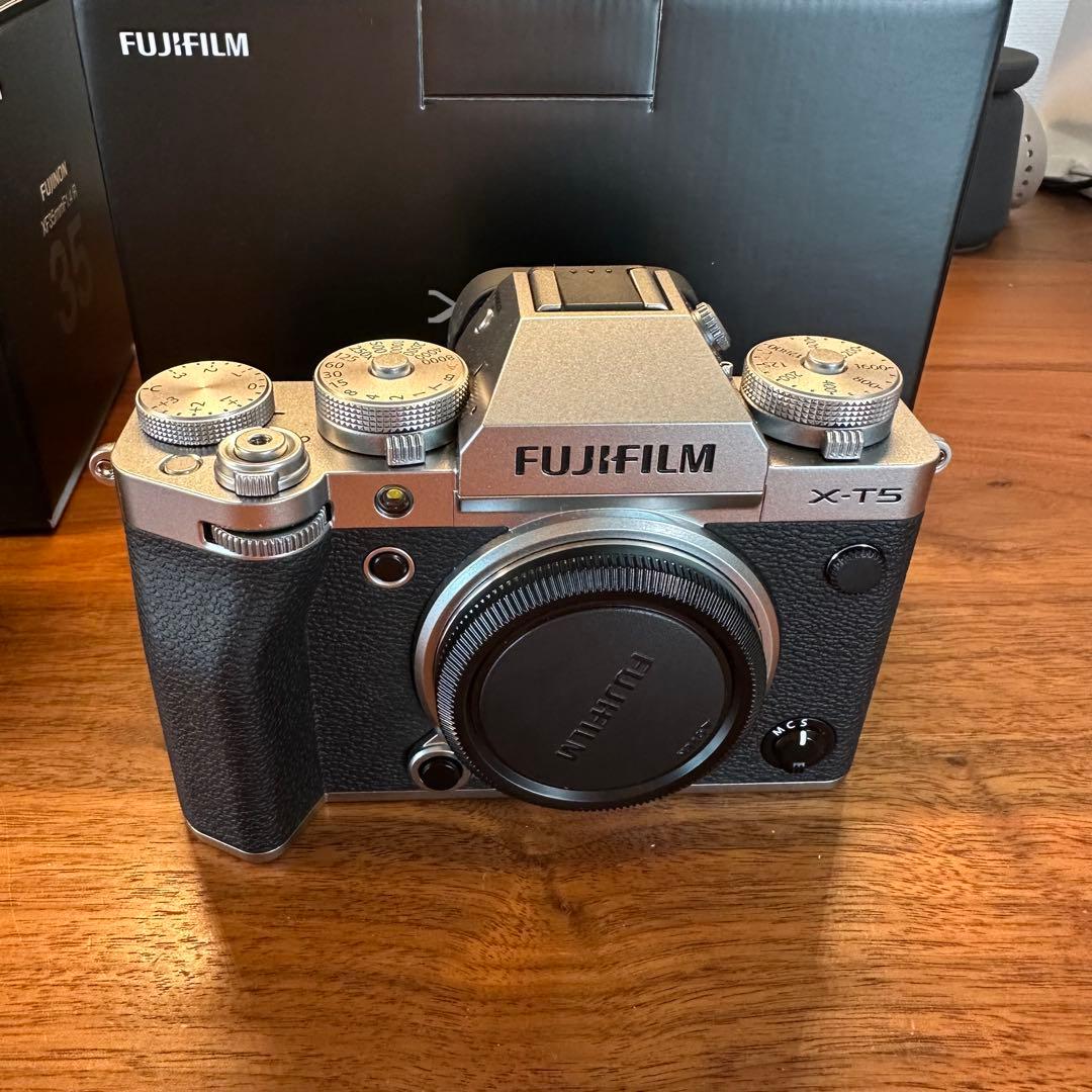Fujifilm Mirrorless Interchangeable Lips X-T5 Xf35Mmf1.4 R