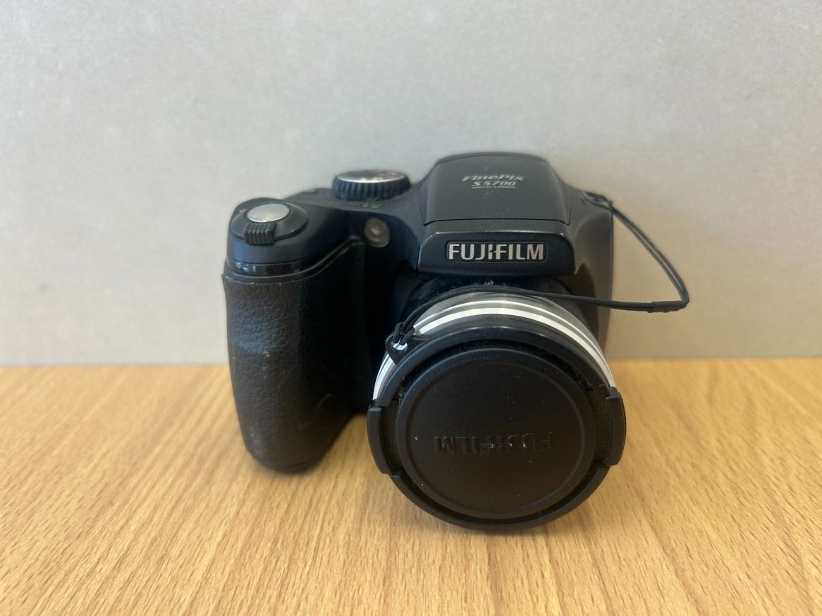 Compact Digital Camera Mn Fujifilm Finepix S5700