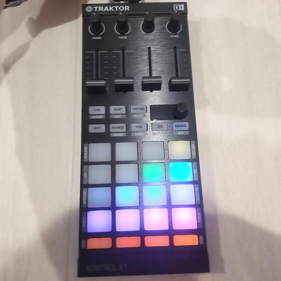 Dj Controller Native Traktor Kontrol F1
