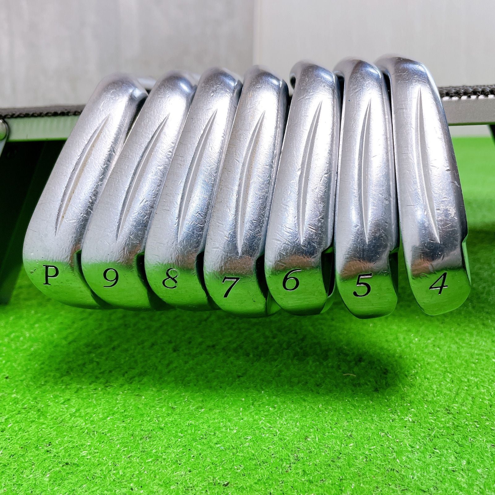 Romaro Iron Set Ray V Forged 7 (4-9.P) Dynamic Gold X100