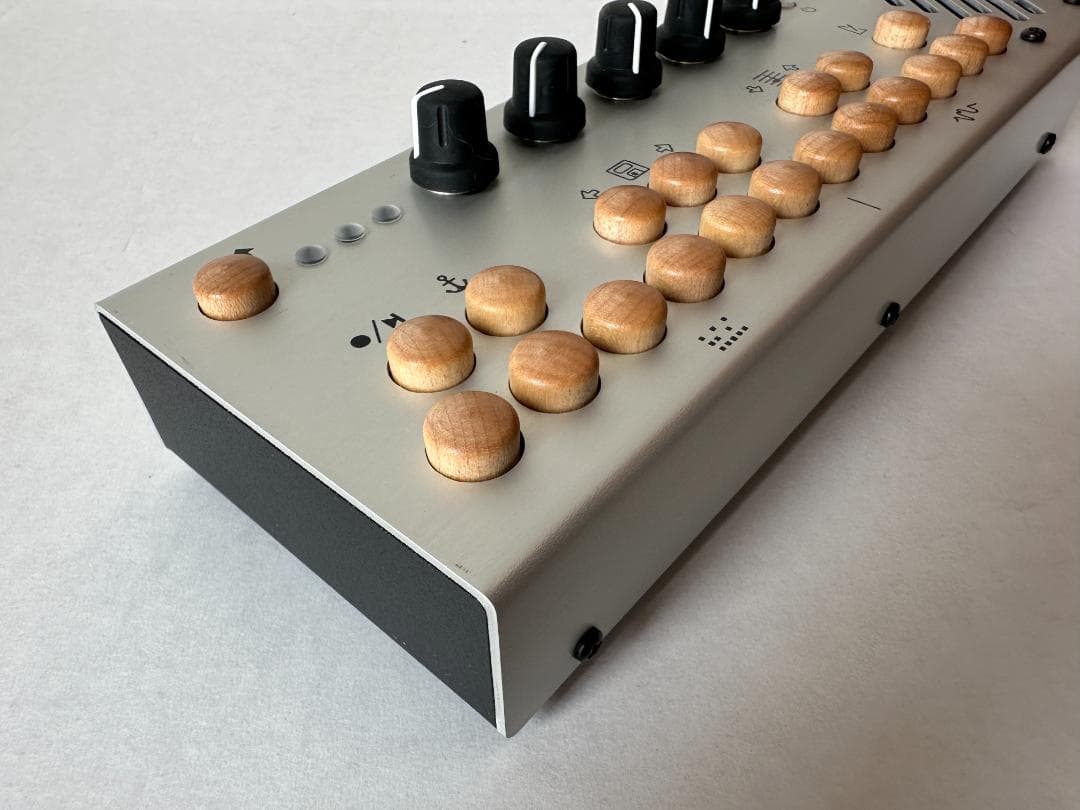 Analog Synthesizers Critter Guitari 201 Pocket Piano
