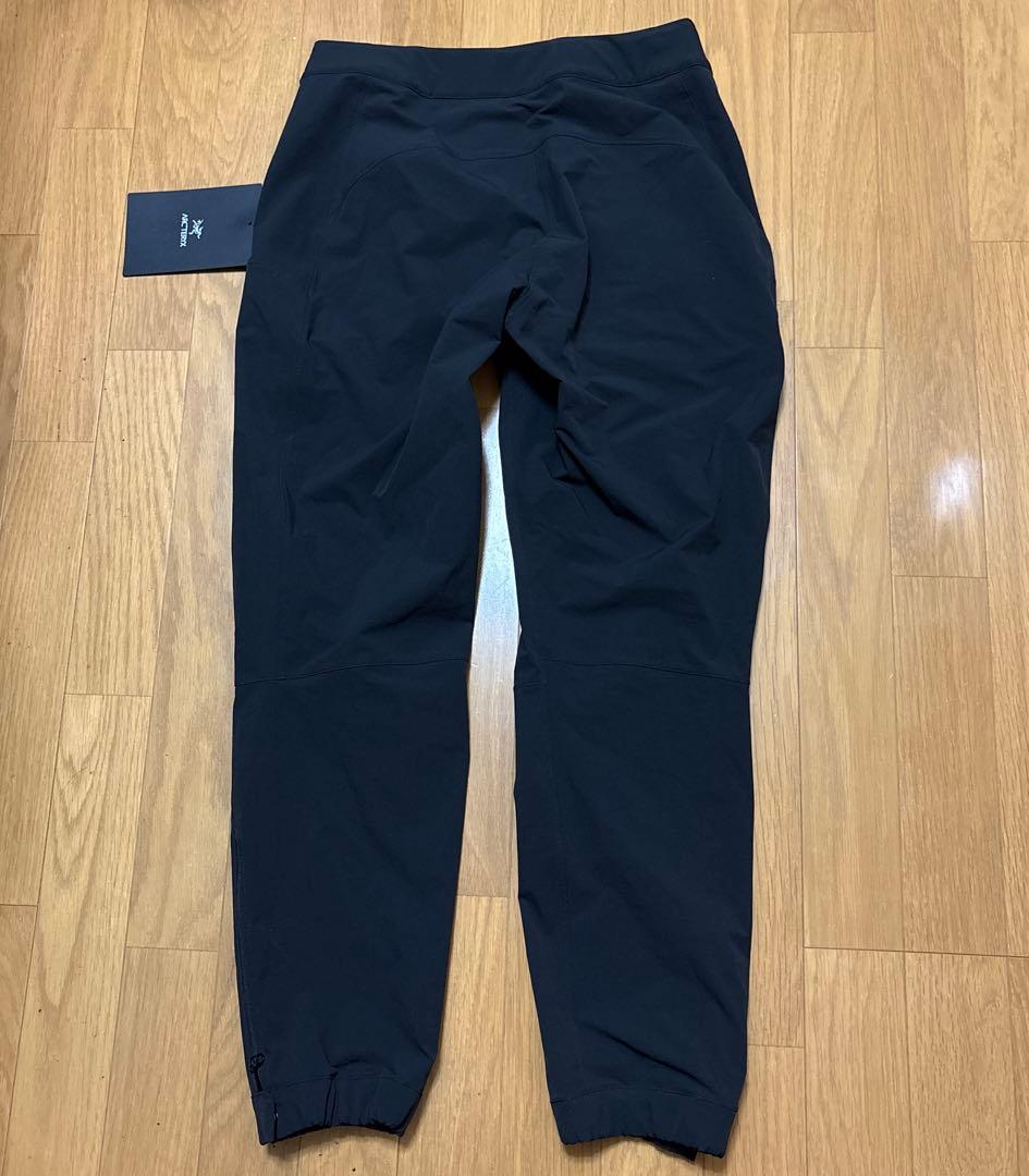Arc'Teryx Pants Trousers 6-Short Black