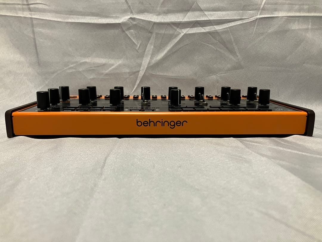 Behringer Analog Synthesizer Crave