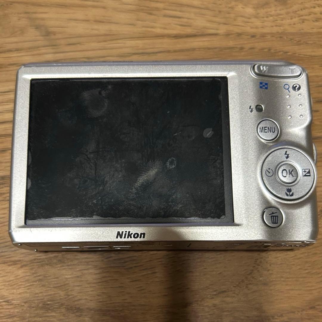 Nikon Compact Digital Camera Coolpix L20