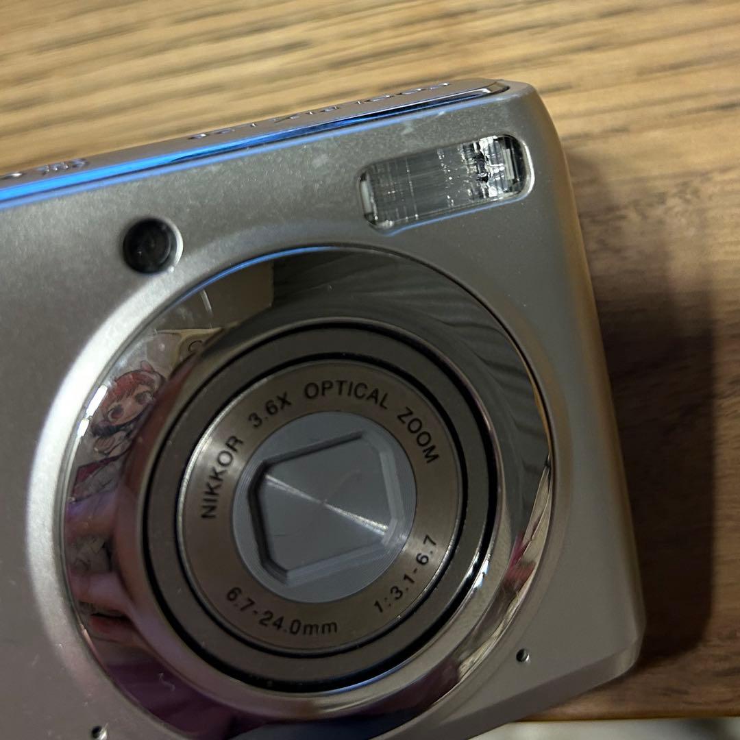 Nikon Compact Digital Camera Coolpix L20