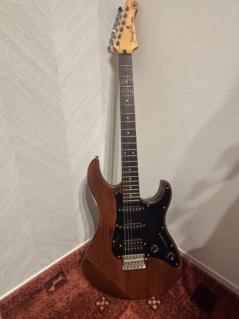 Yamaha Electric Guitars Pacifica 112V