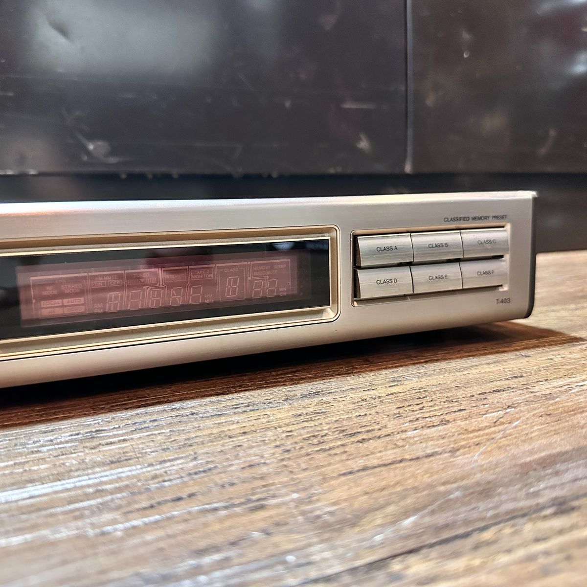 Onkyo Radio Tuner T-403 Quartz Synthesized Fm Stereo/Am Fm/Am Titanium Gold