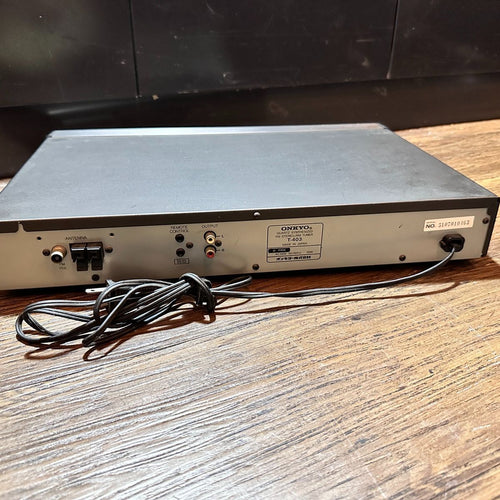 Onkyo Radio Tuner T-403 Quartz Synthesized Fm Stereo/Am Fm/Am Titanium Gold
