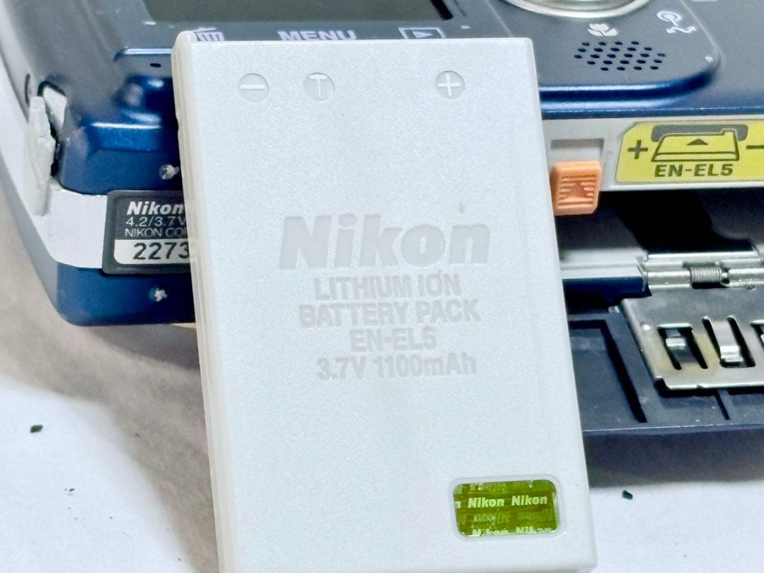 Nikon Compact Digital Camera Coolpix 5200