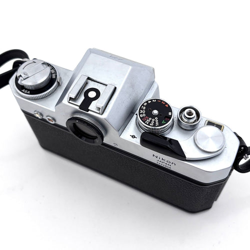 Nikon Slr Camera (Film) Nikomat El #S579B