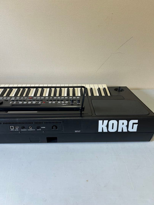 Keyboards Digital Pianos 706 Korg Pa300