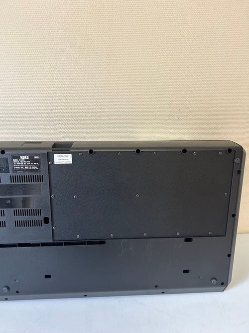 Keyboards Digital Pianos 706 Korg Pa300