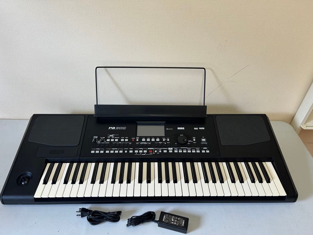 Keyboards Digital Pianos 706 Korg Pa300