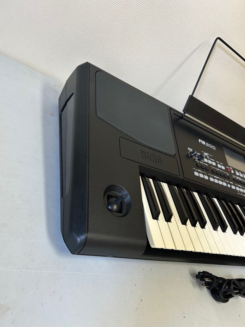 Keyboards Digital Pianos 706 Korg Pa300