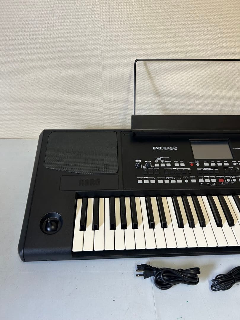Keyboards Digital Pianos 706 Korg Pa300