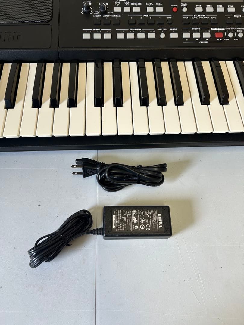 Keyboards Digital Pianos 706 Korg Pa300