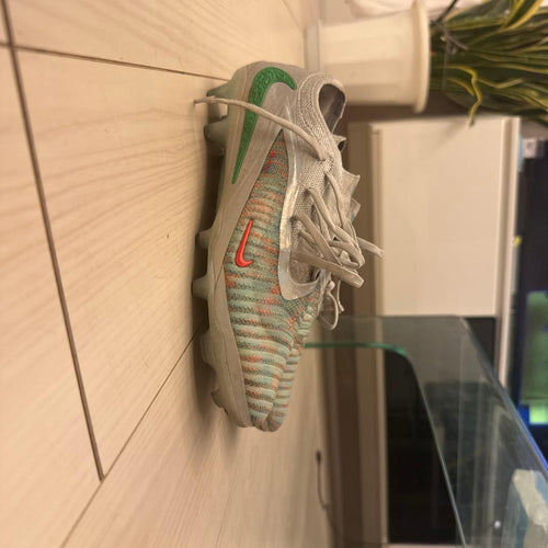 Nike Soccer Cleats Spikes 6
