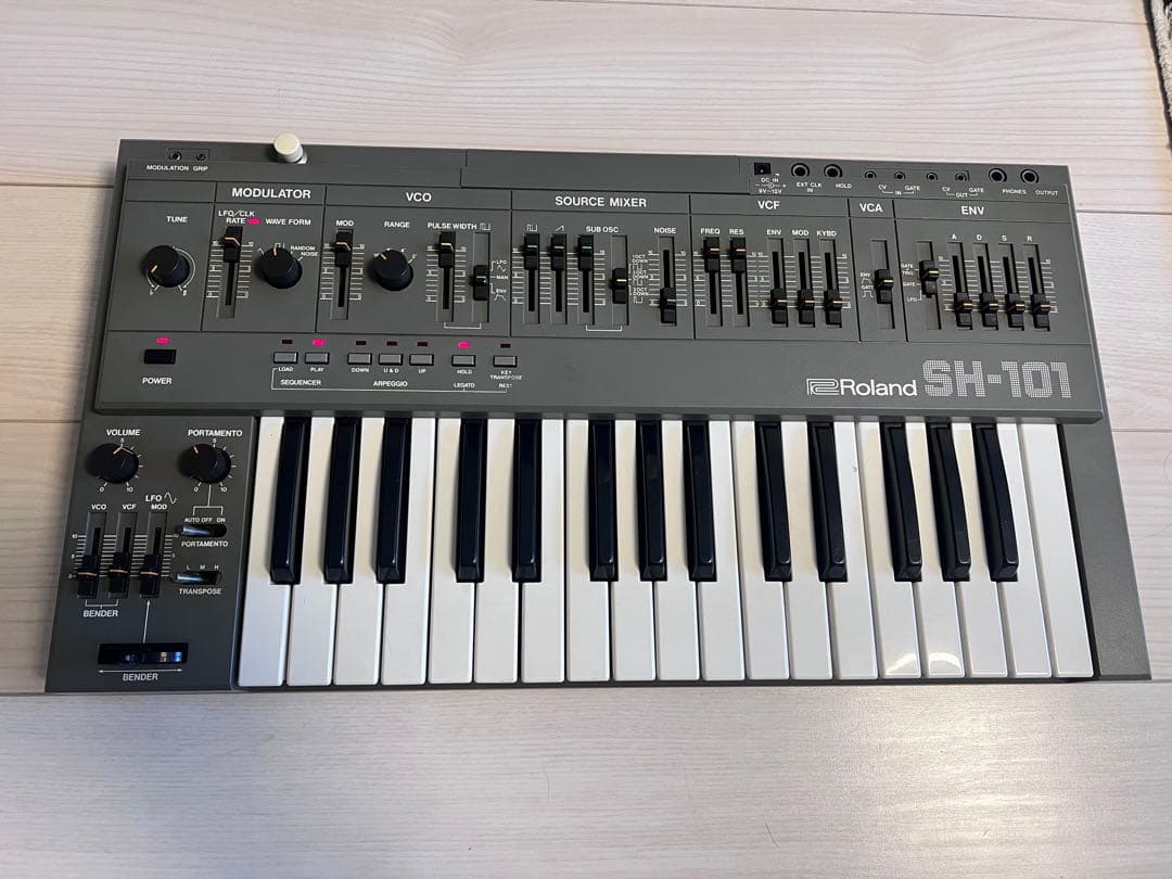 Roland Modular Synthesizer Sh 101