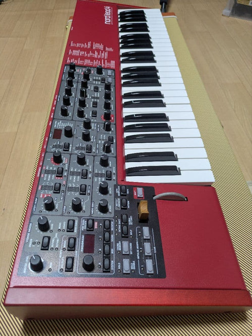 Analog Synthesizers Nord Lead 4