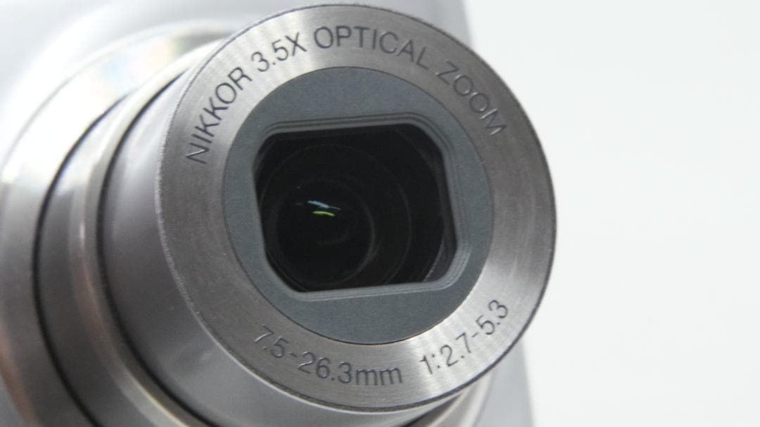 Compact Digital Camera D2126 Nikon Coolpix P4 Vr