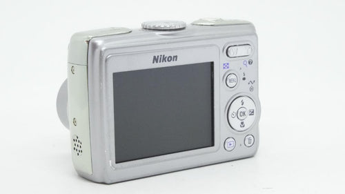 Compact Digital Camera D2126 Nikon Coolpix P4 Vr