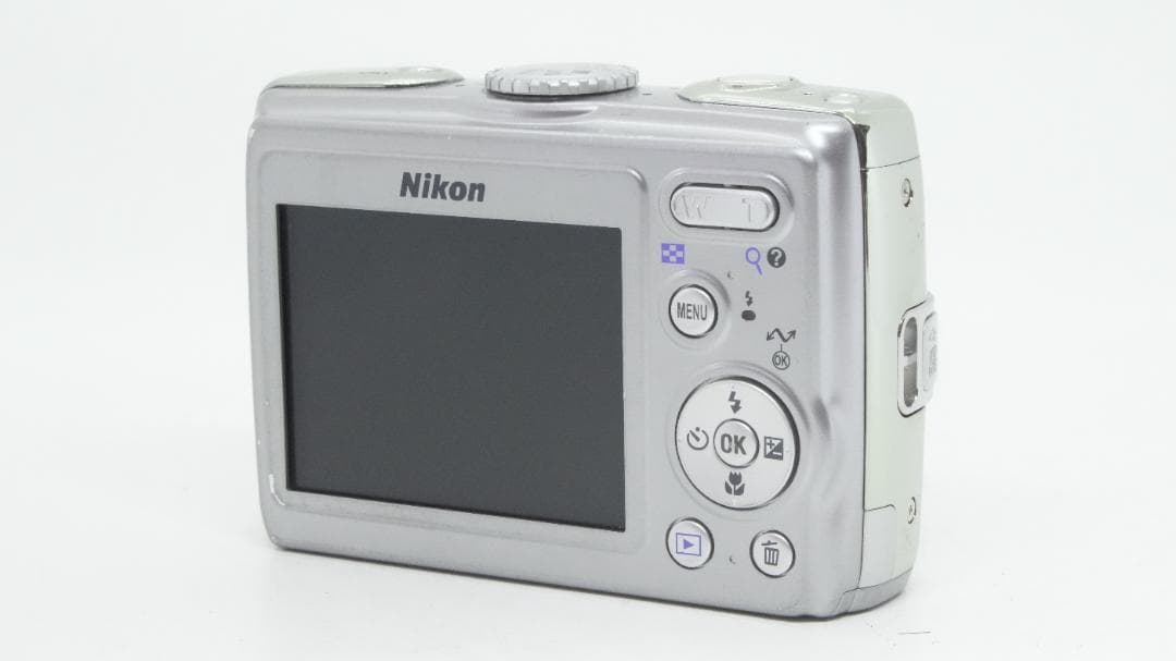 Compact Digital Camera D2126 Nikon Coolpix P4 Vr