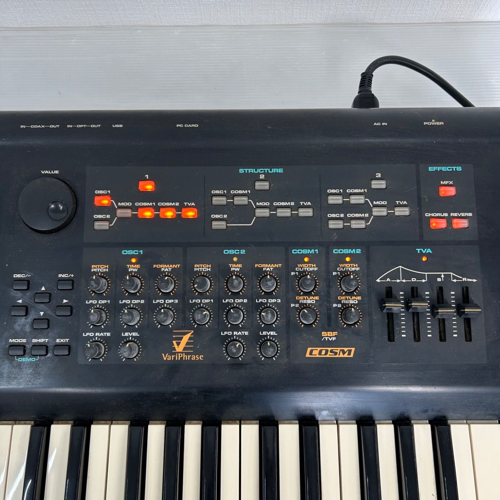Analog Synthesizer Roland V-Synth Zq71181 61